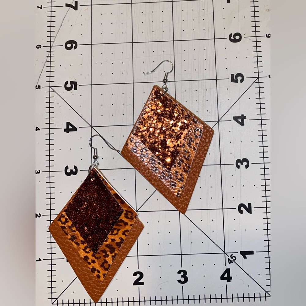 ☀️3/$9☀️ Brown and Leopard Print Layered Earrings - Picture 3 of 4
